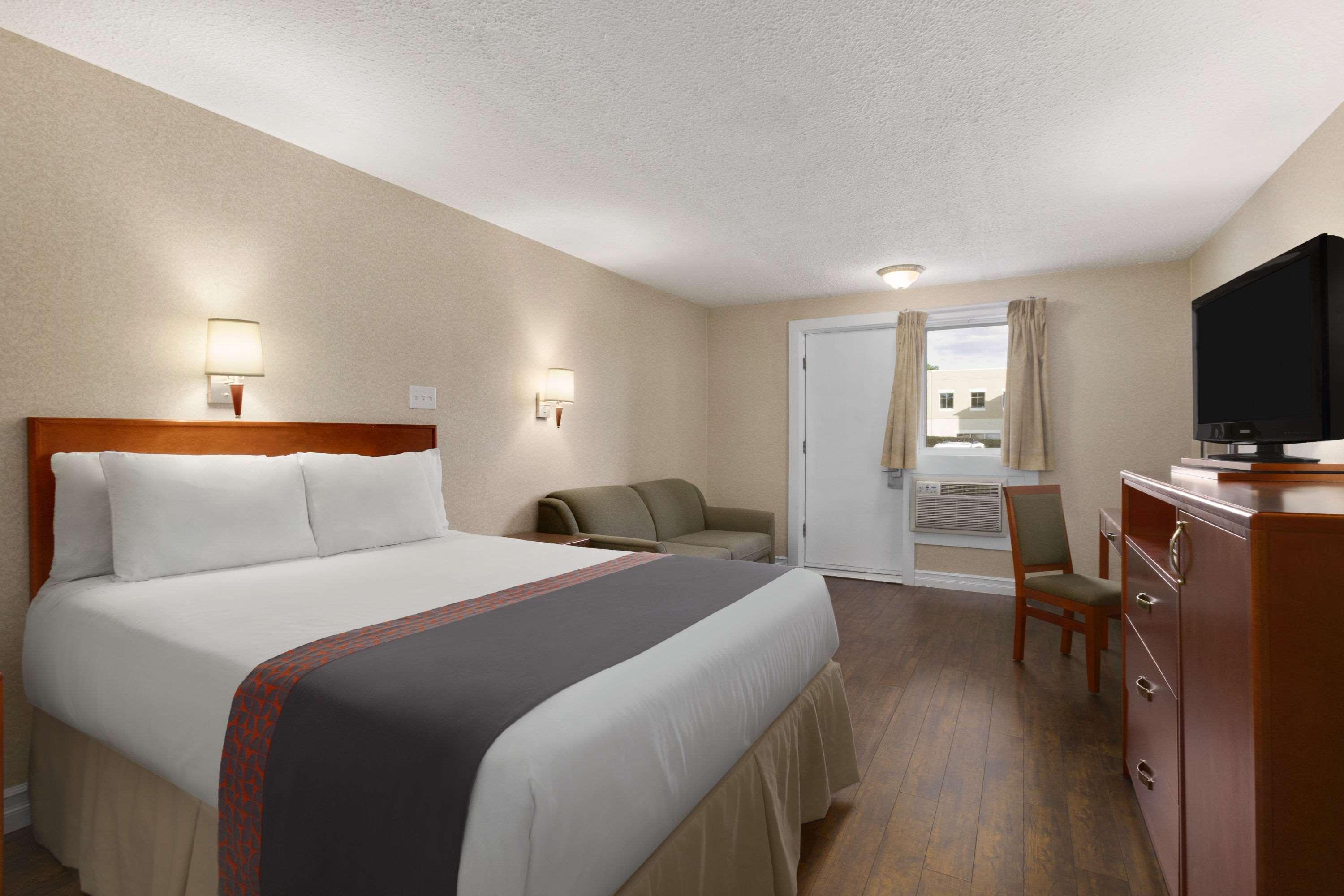 Days Inn By Wyndham Bridgewater Conference Center Bagian luar foto