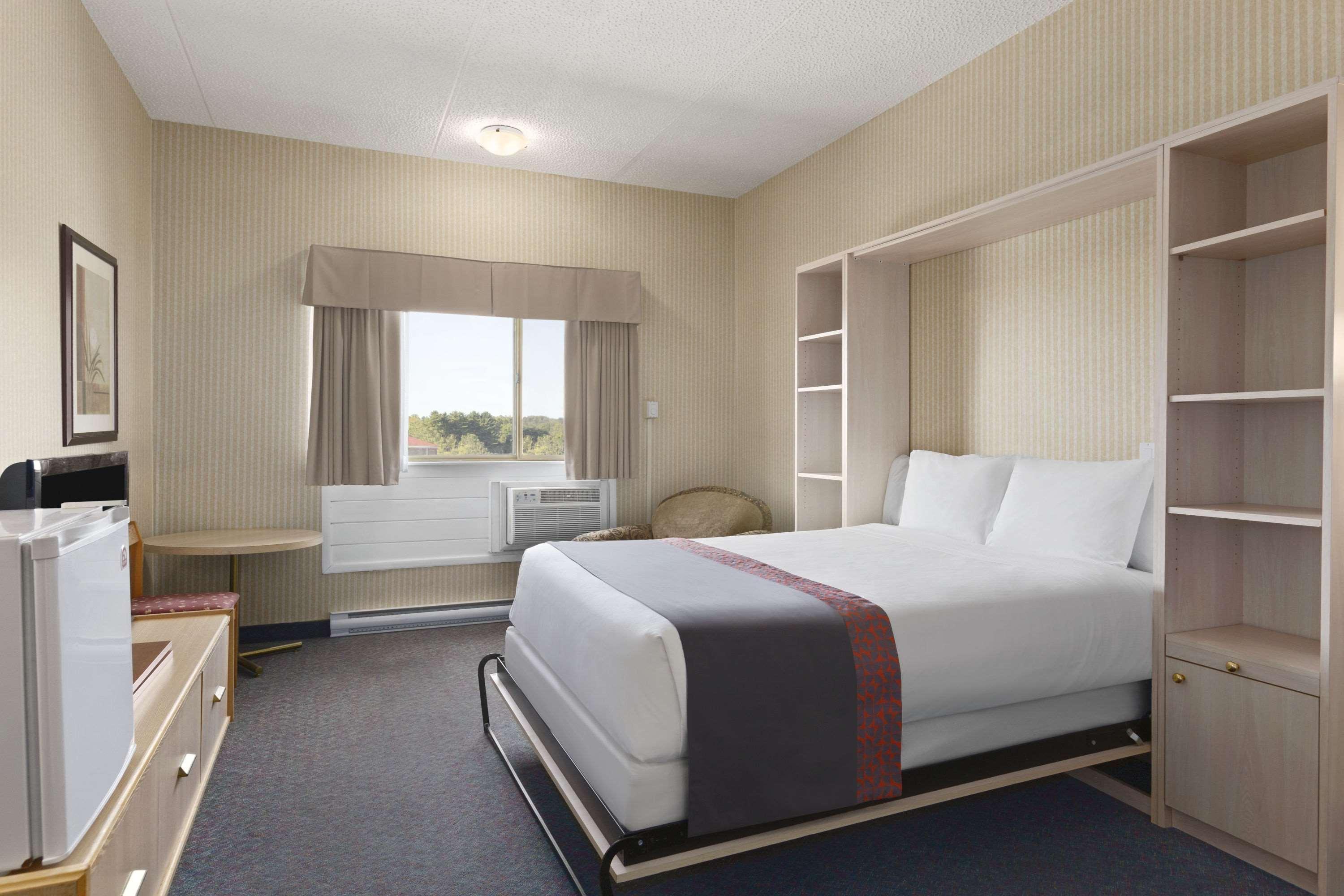 Days Inn By Wyndham Bridgewater Conference Center Bagian luar foto