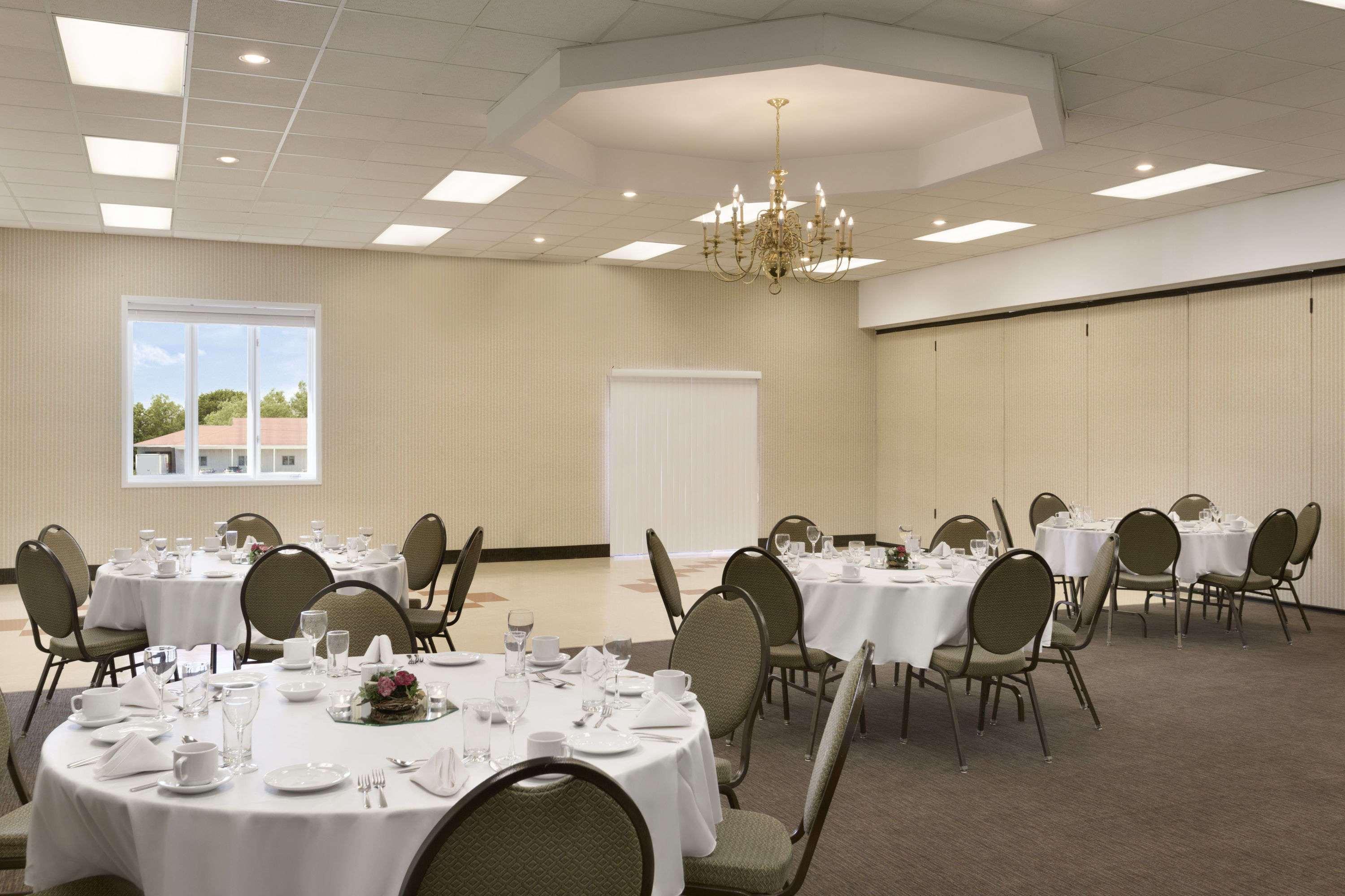 Days Inn By Wyndham Bridgewater Conference Center Bagian luar foto