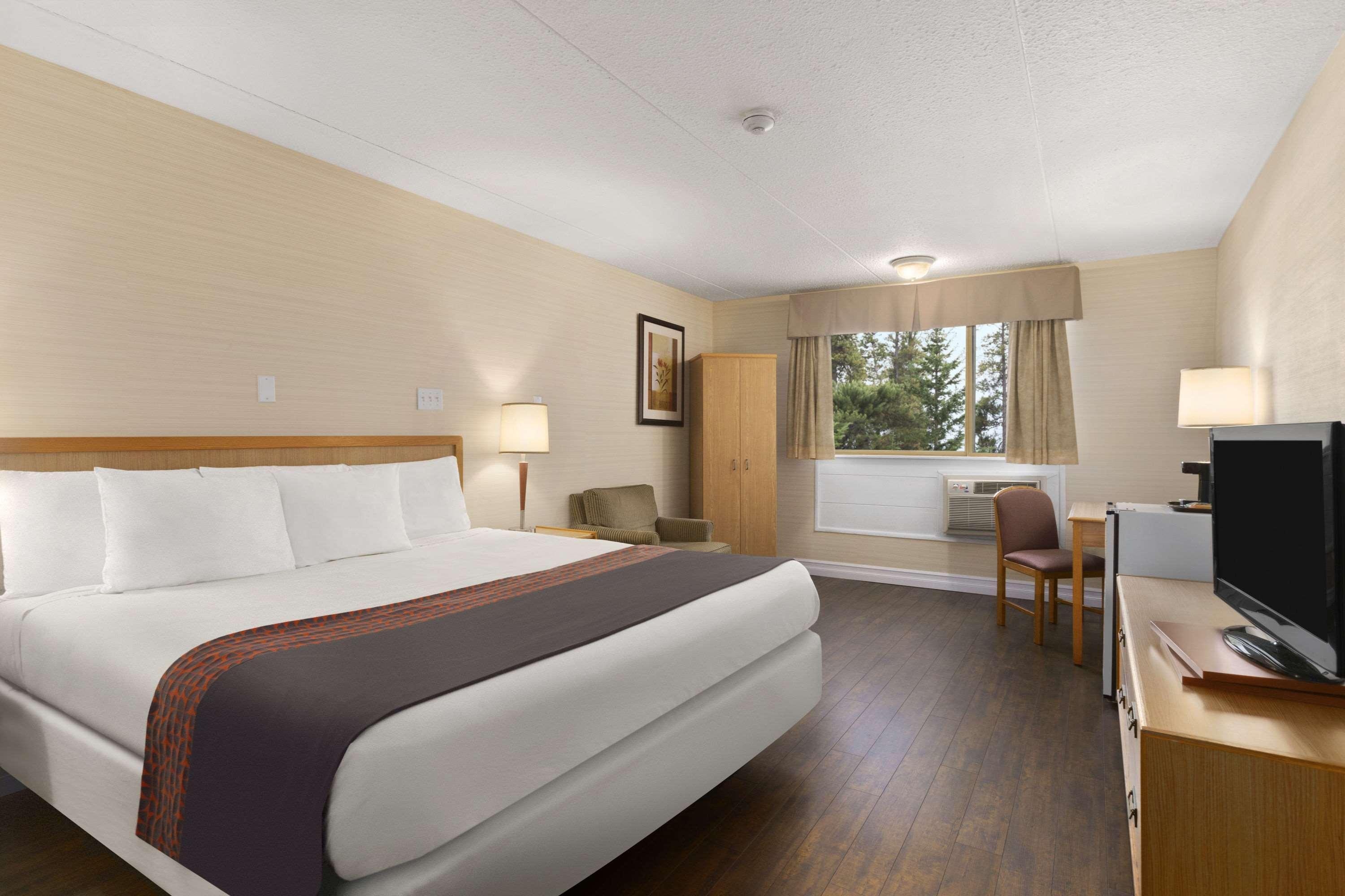 Days Inn By Wyndham Bridgewater Conference Center Bagian luar foto