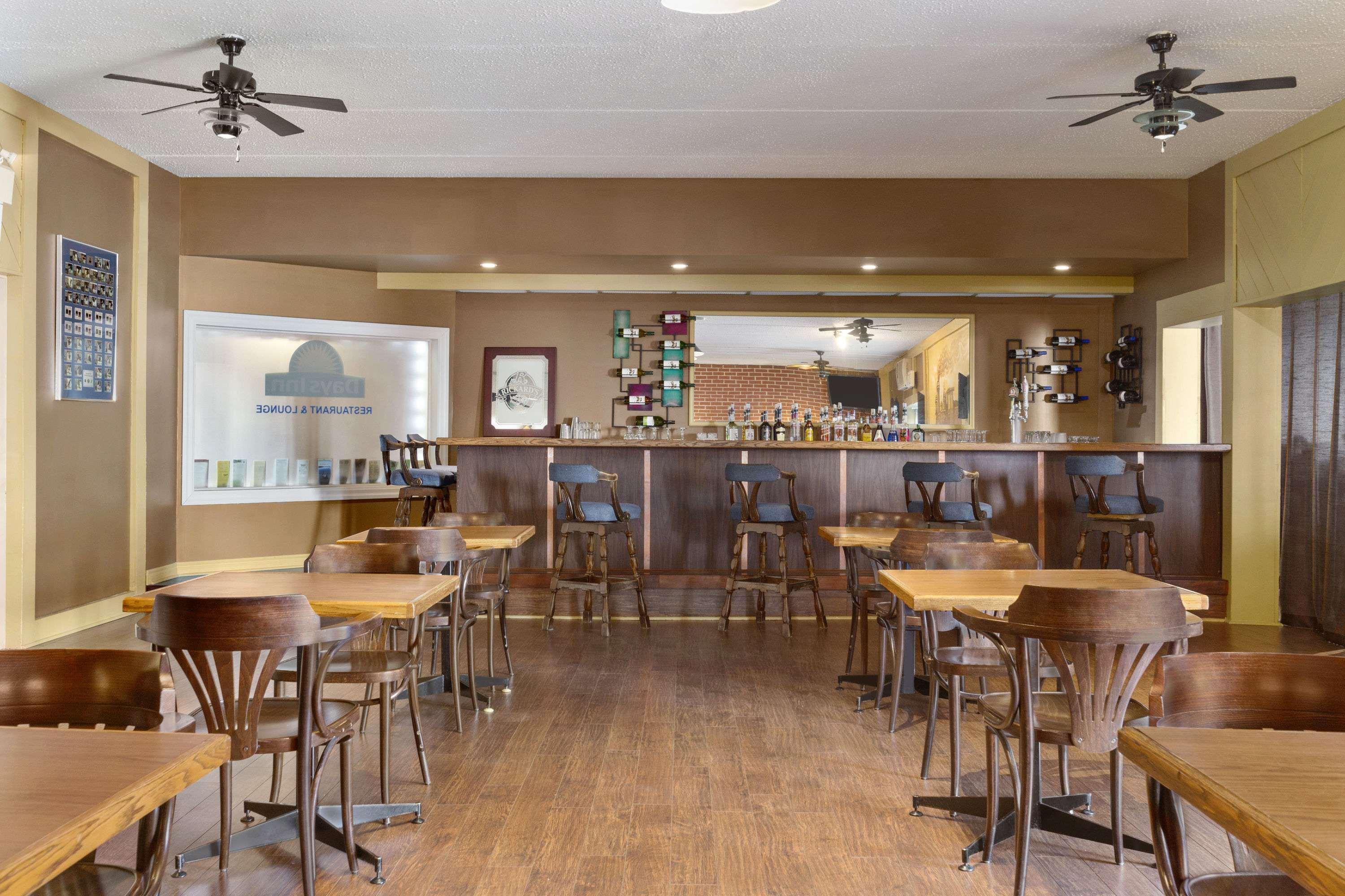 Days Inn By Wyndham Bridgewater Conference Center Bagian luar foto