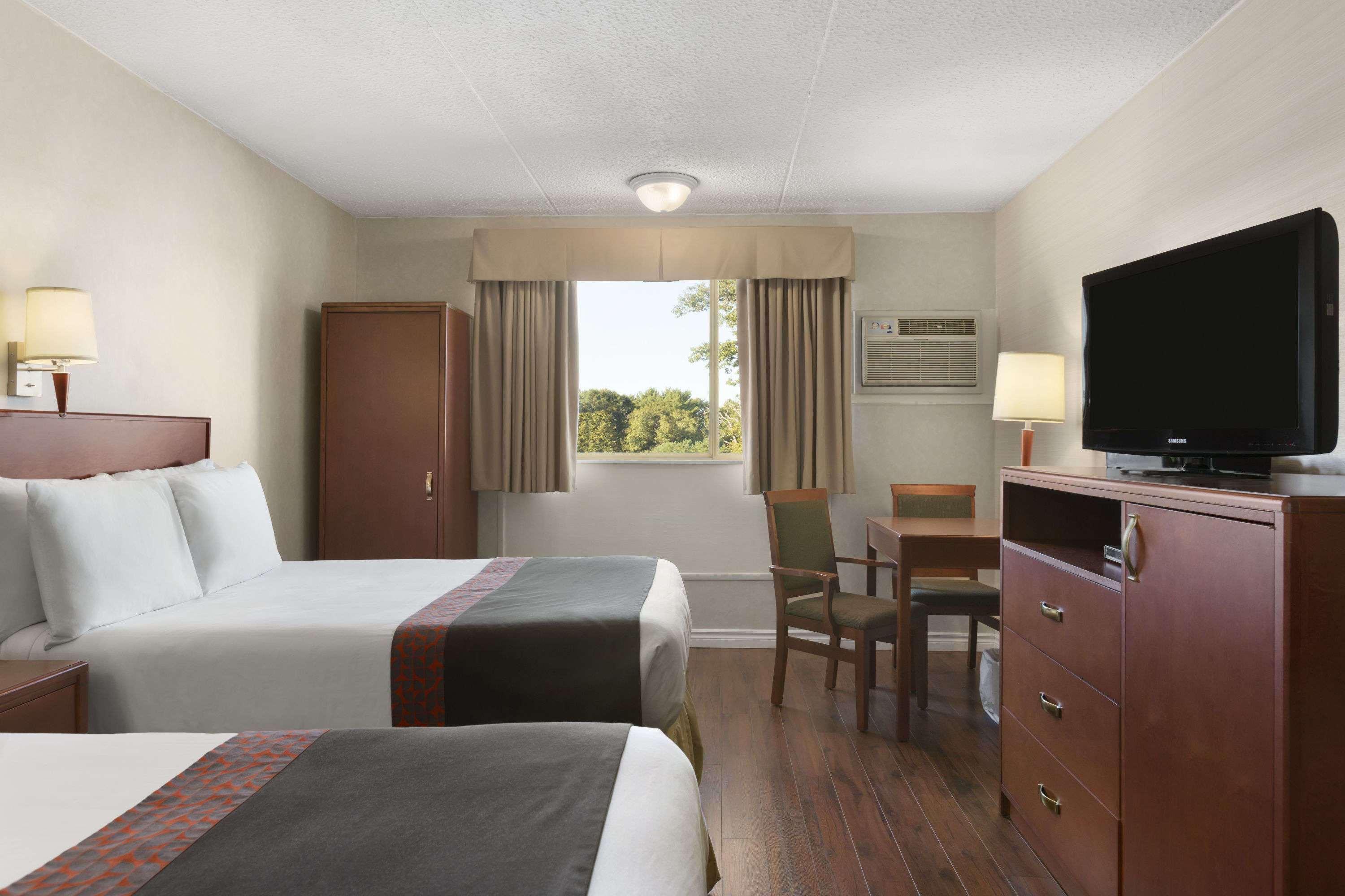 Days Inn By Wyndham Bridgewater Conference Center Bagian luar foto