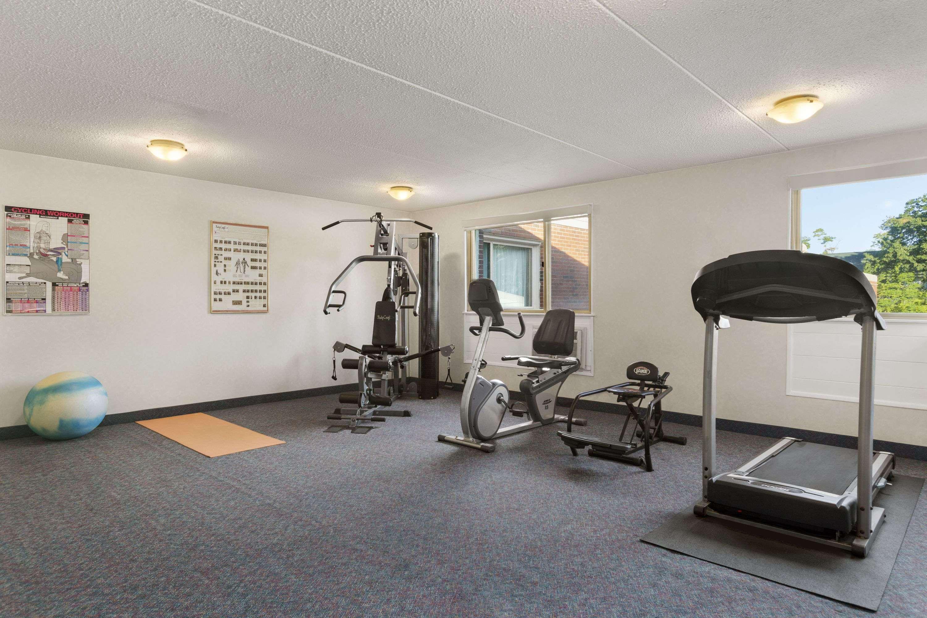 Days Inn By Wyndham Bridgewater Conference Center Bagian luar foto