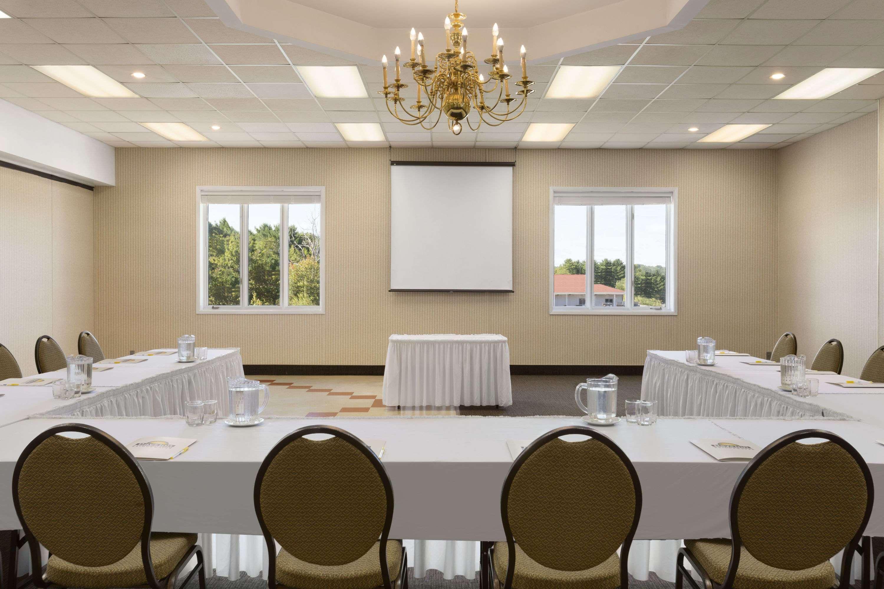 Days Inn By Wyndham Bridgewater Conference Center Bagian luar foto