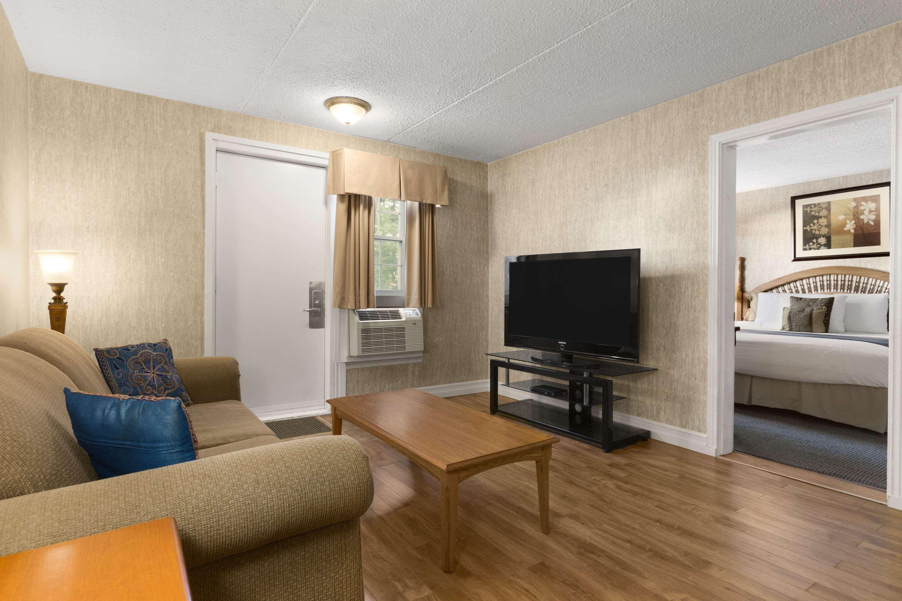Days Inn By Wyndham Bridgewater Conference Center Bagian luar foto