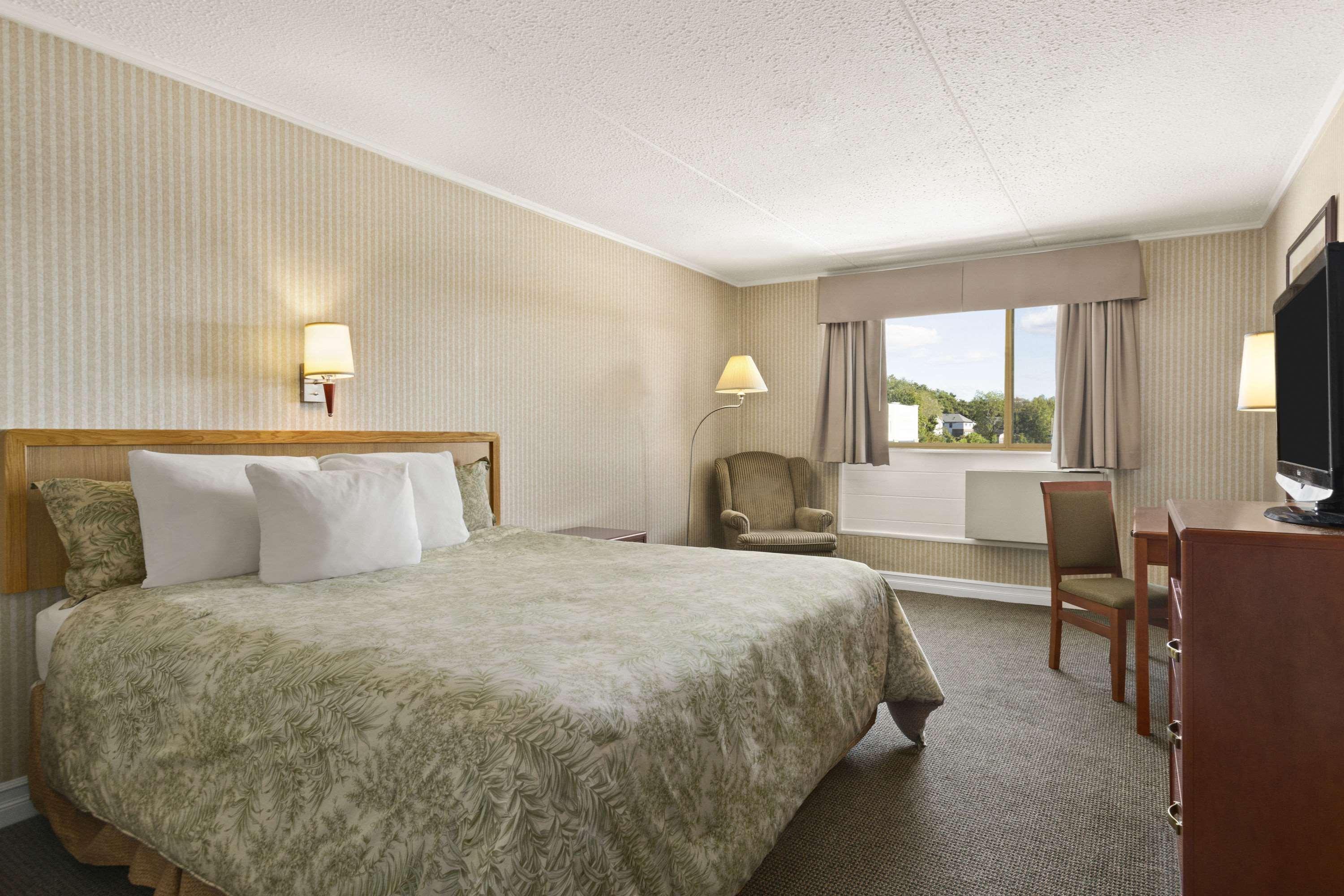 Days Inn By Wyndham Bridgewater Conference Center Bagian luar foto