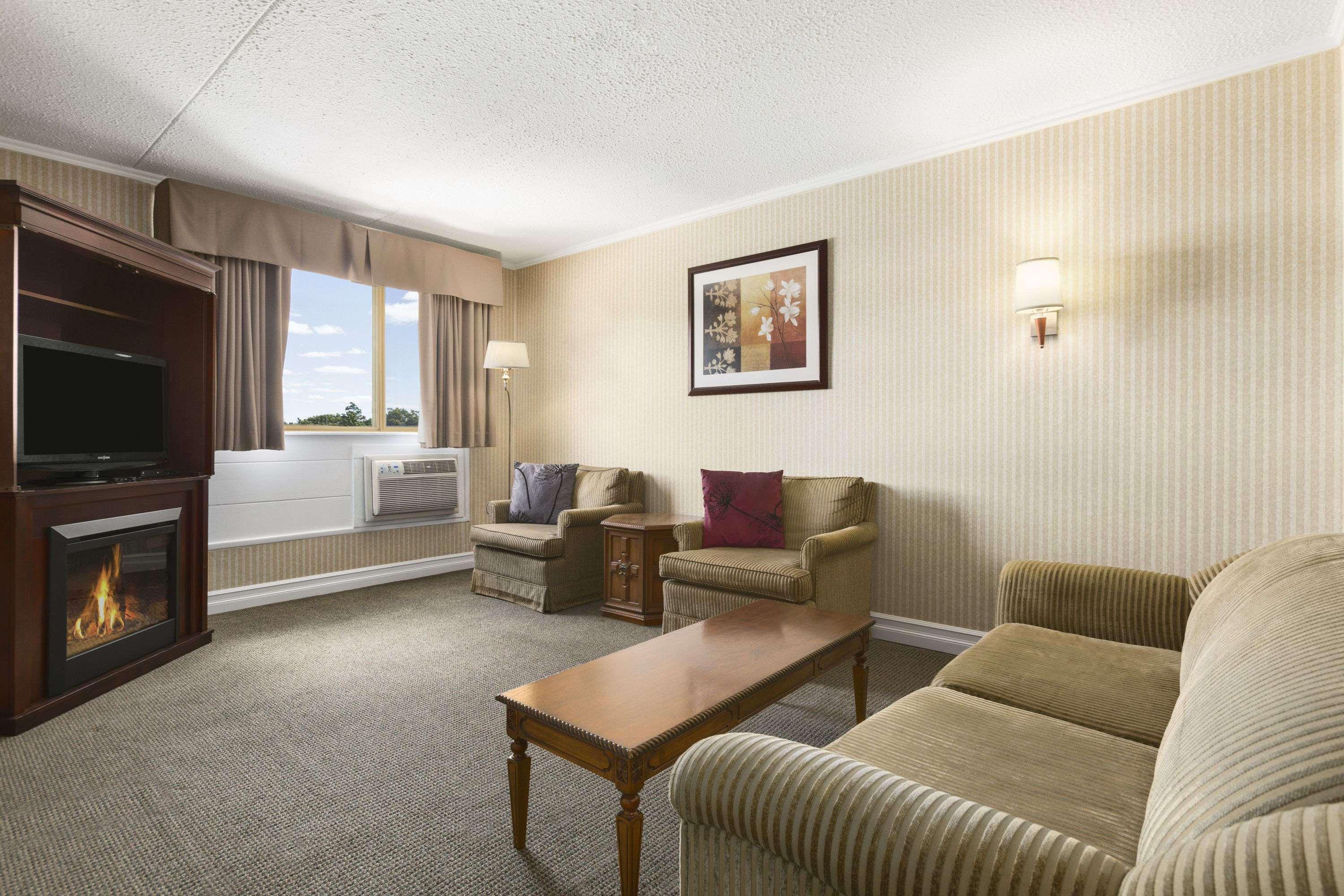 Days Inn By Wyndham Bridgewater Conference Center Bagian luar foto