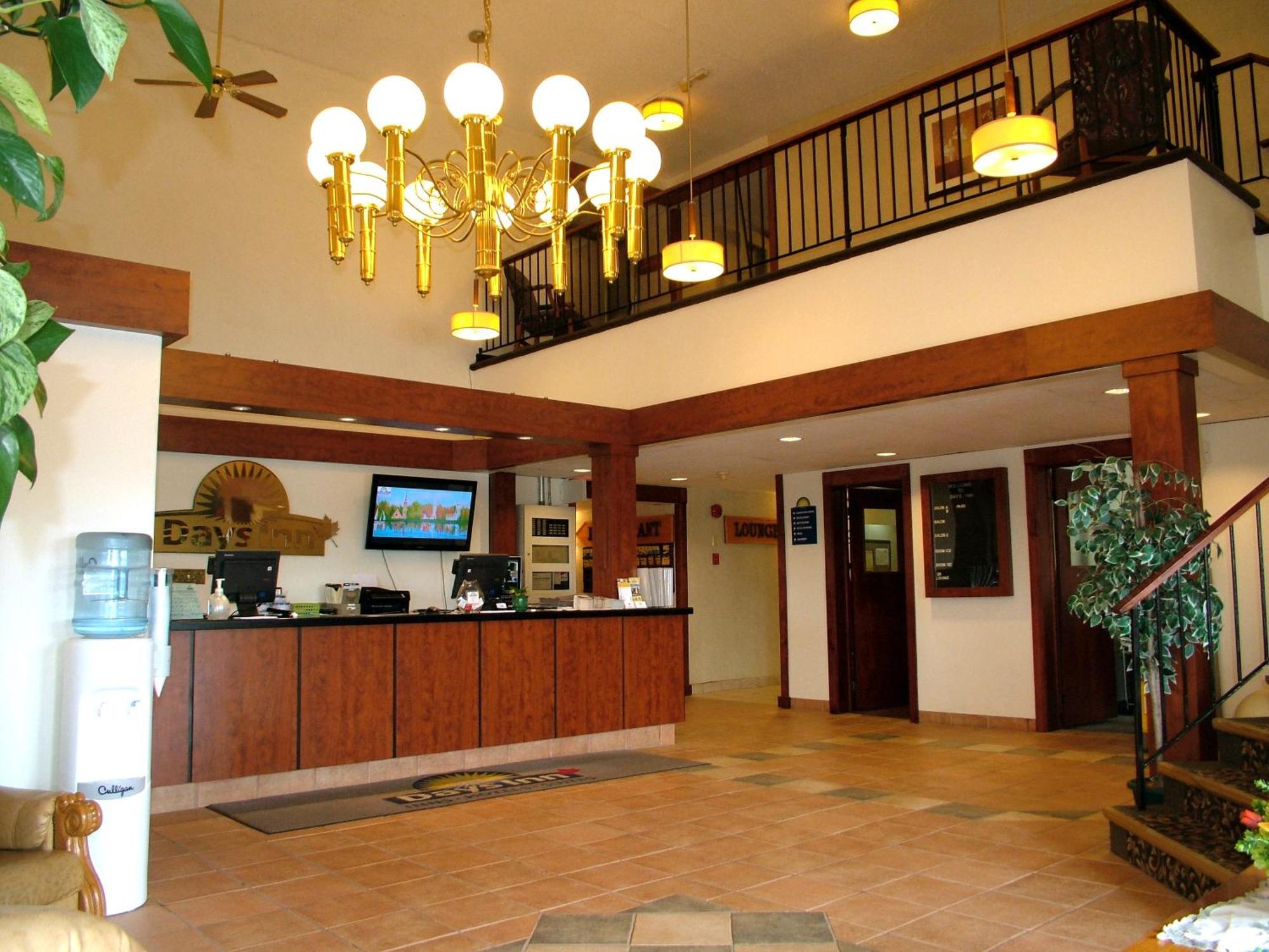 Days Inn By Wyndham Bridgewater Conference Center Bagian luar foto