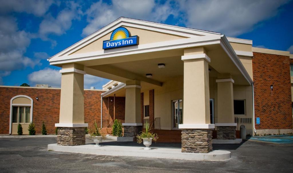 Days Inn By Wyndham Bridgewater Conference Center Bagian luar foto